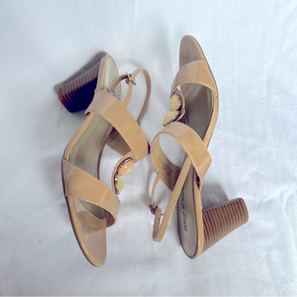Easy Street manmade block heel sandal. Size 9.5WW.